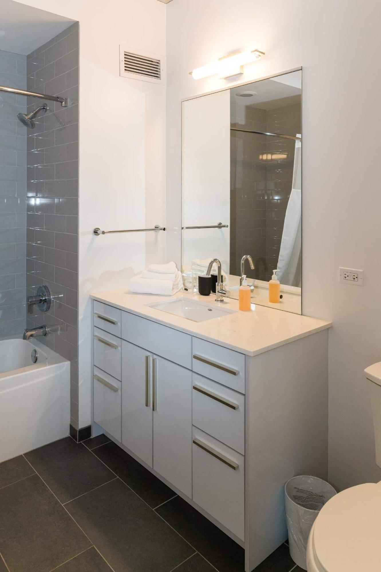 2Br Elegant Premium Suite With Balcony & Sweeping City Views Чикаго Екстер'єр фото